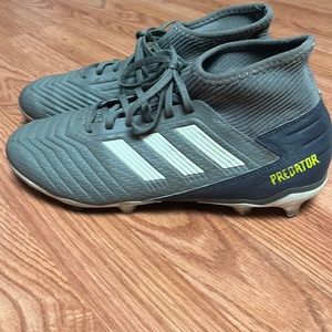 Adidas predator soccer cleats men’s size 9